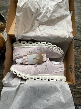 ON Cloud 6 in Orchid Fade Women's 8 LIKE NEW